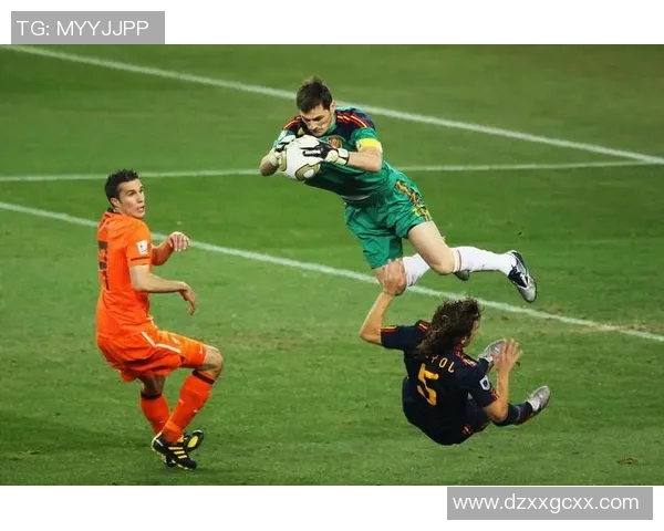 当今足坛十大球星排名揭秘 谁能登顶全球足球之巅